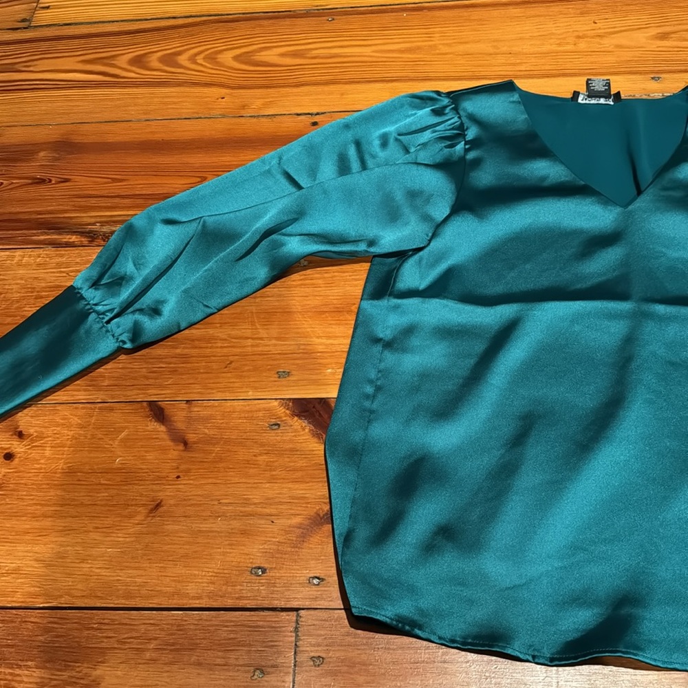 Green long sleeve blouse women’s XS - Picture 2 of 4
